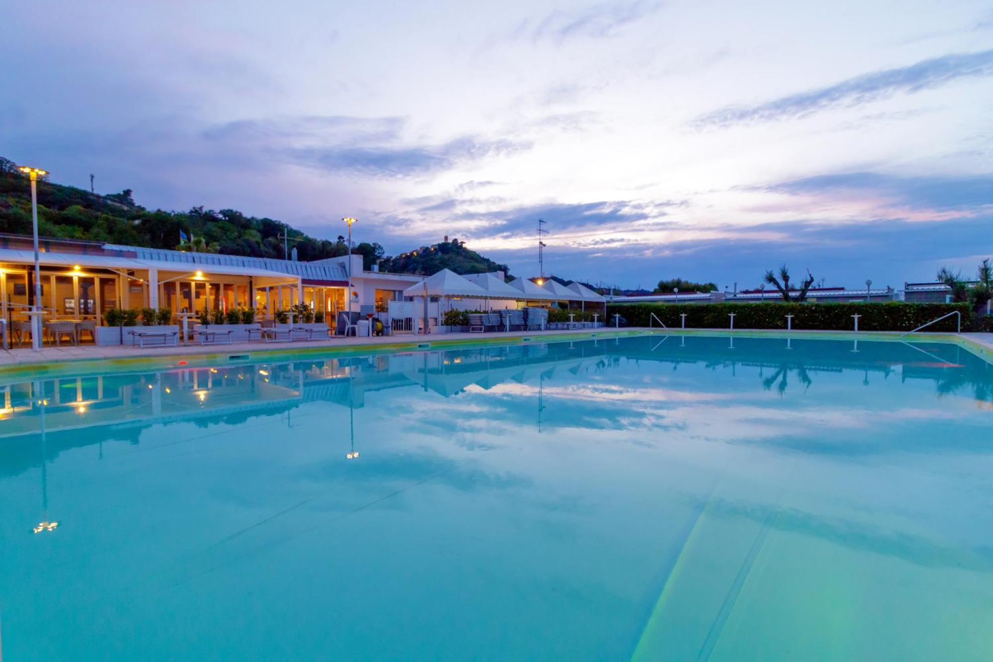 Girasole Eco Family Village Marina Palmense Ngoại thất bức ảnh
